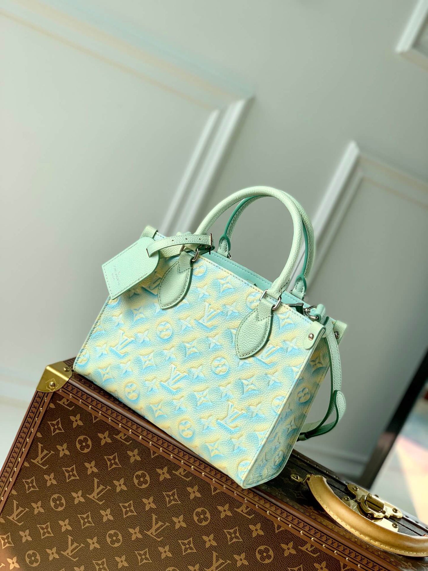 M46270 Onthego Monogram Empreinte 25cm green