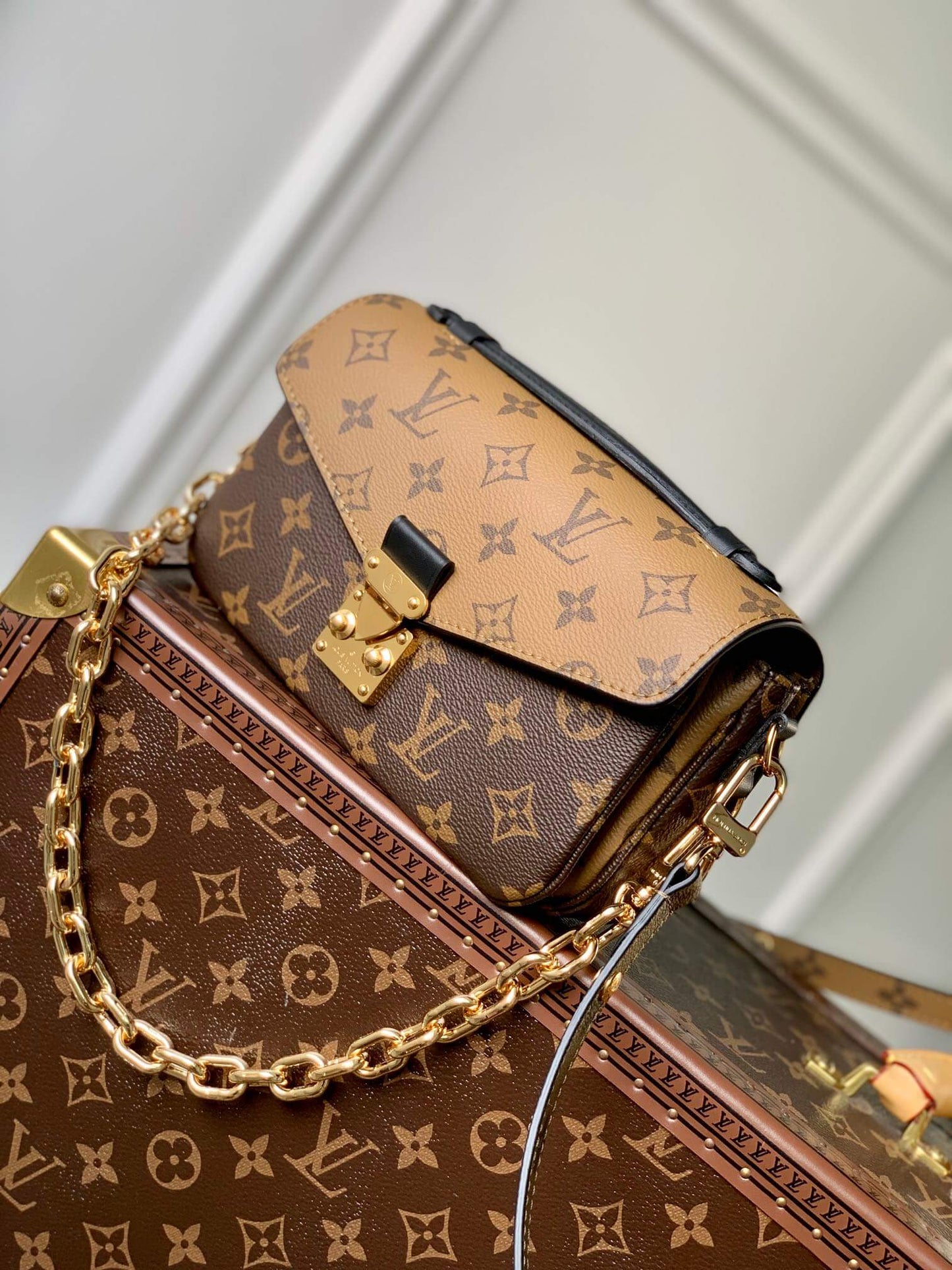 M46279 POCHETTE METIS EAST WEST yellow monogram