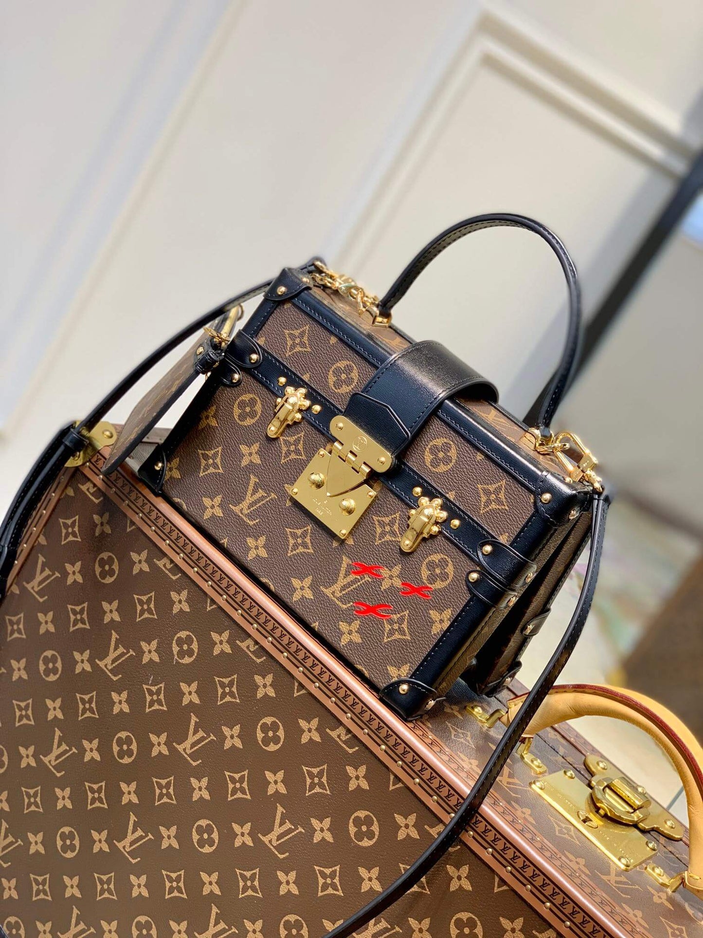 M46309 Nicolas Ghesquières PETITE MALLE V Monogram 24cm