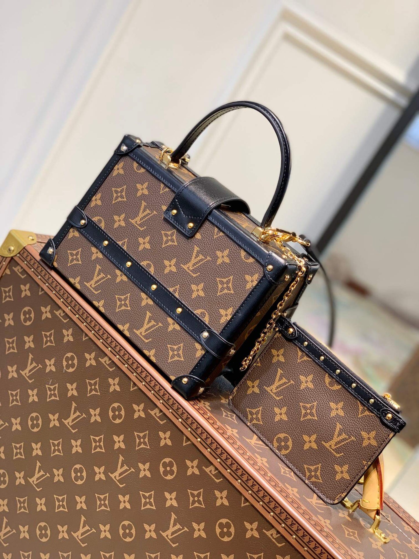 M46309 Nicolas Ghesquières PETITE MALLE V Monogram 24cm