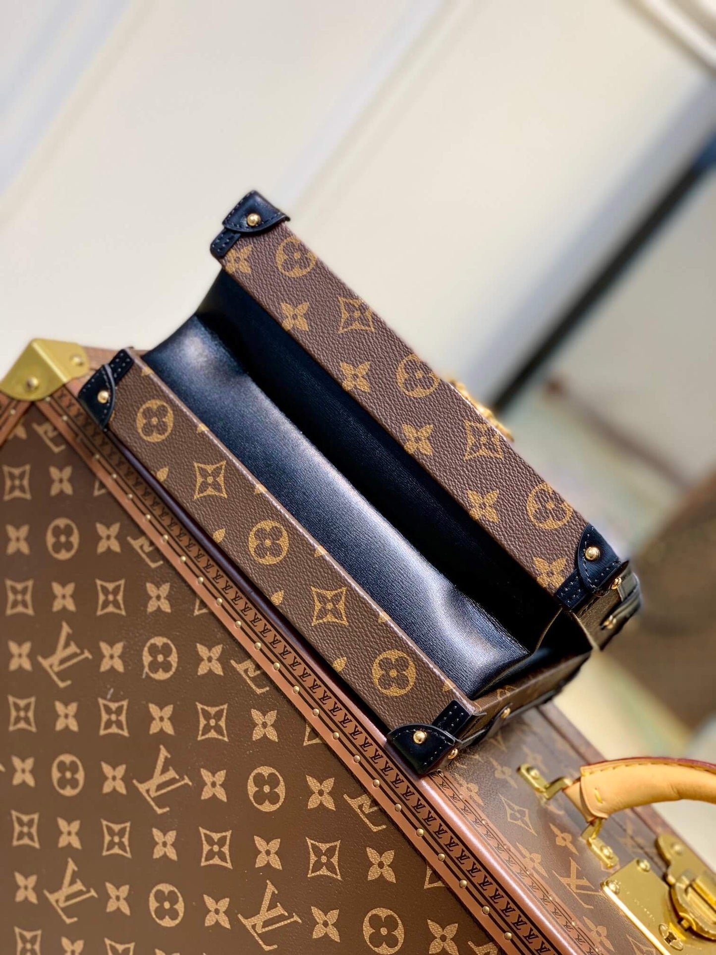 M46309 Nicolas Ghesquières PETITE MALLE V Monogram 24cm