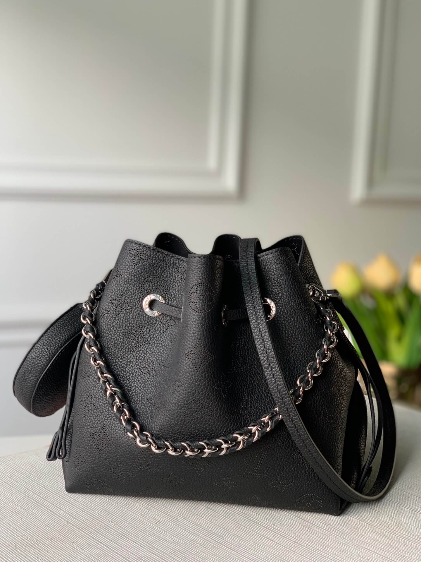 M57070 BELLA Bucket bag Monogram 19cm black