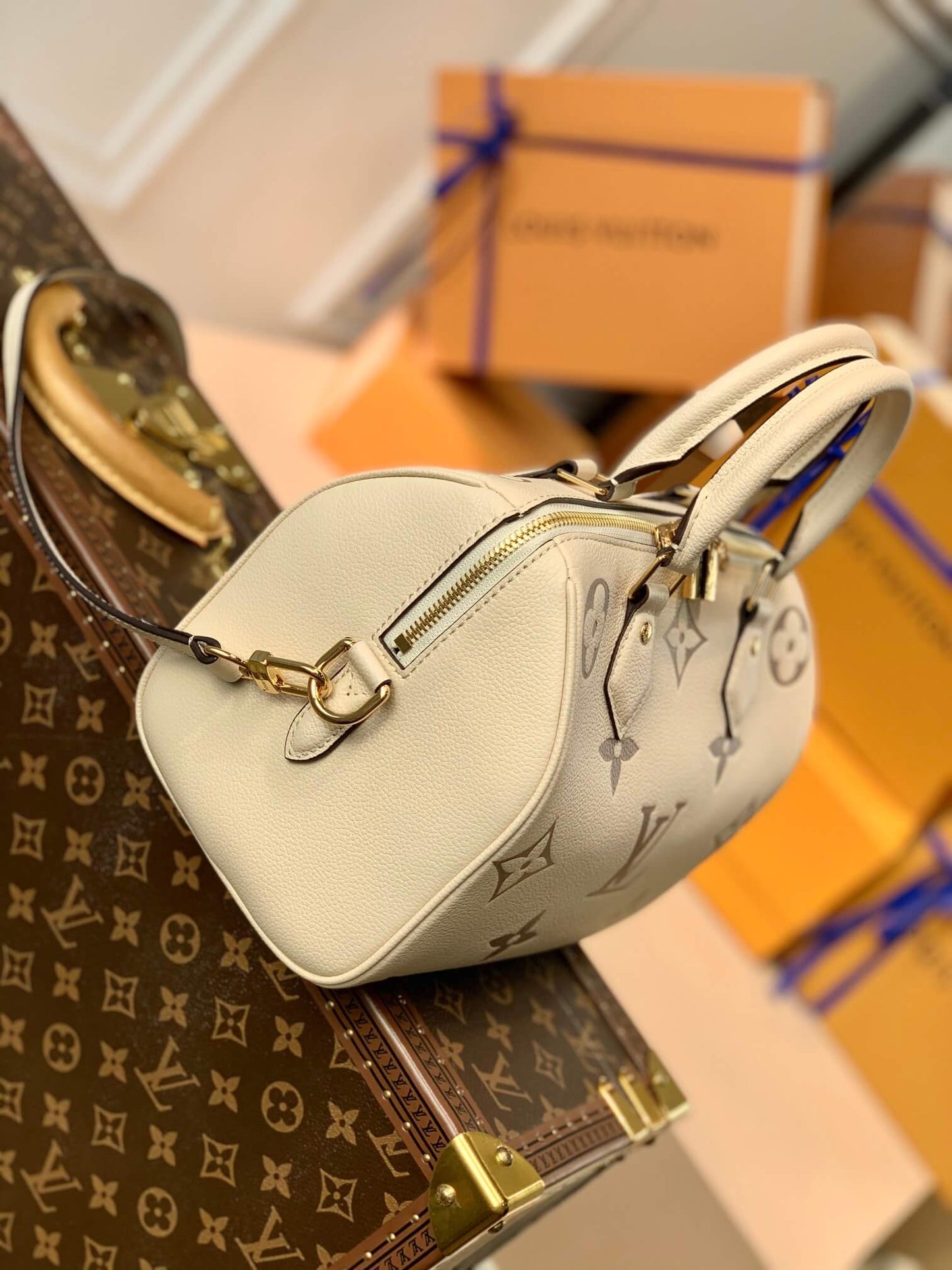 M58947 Speedy Bandoulière 25 Monogram Empreinte white