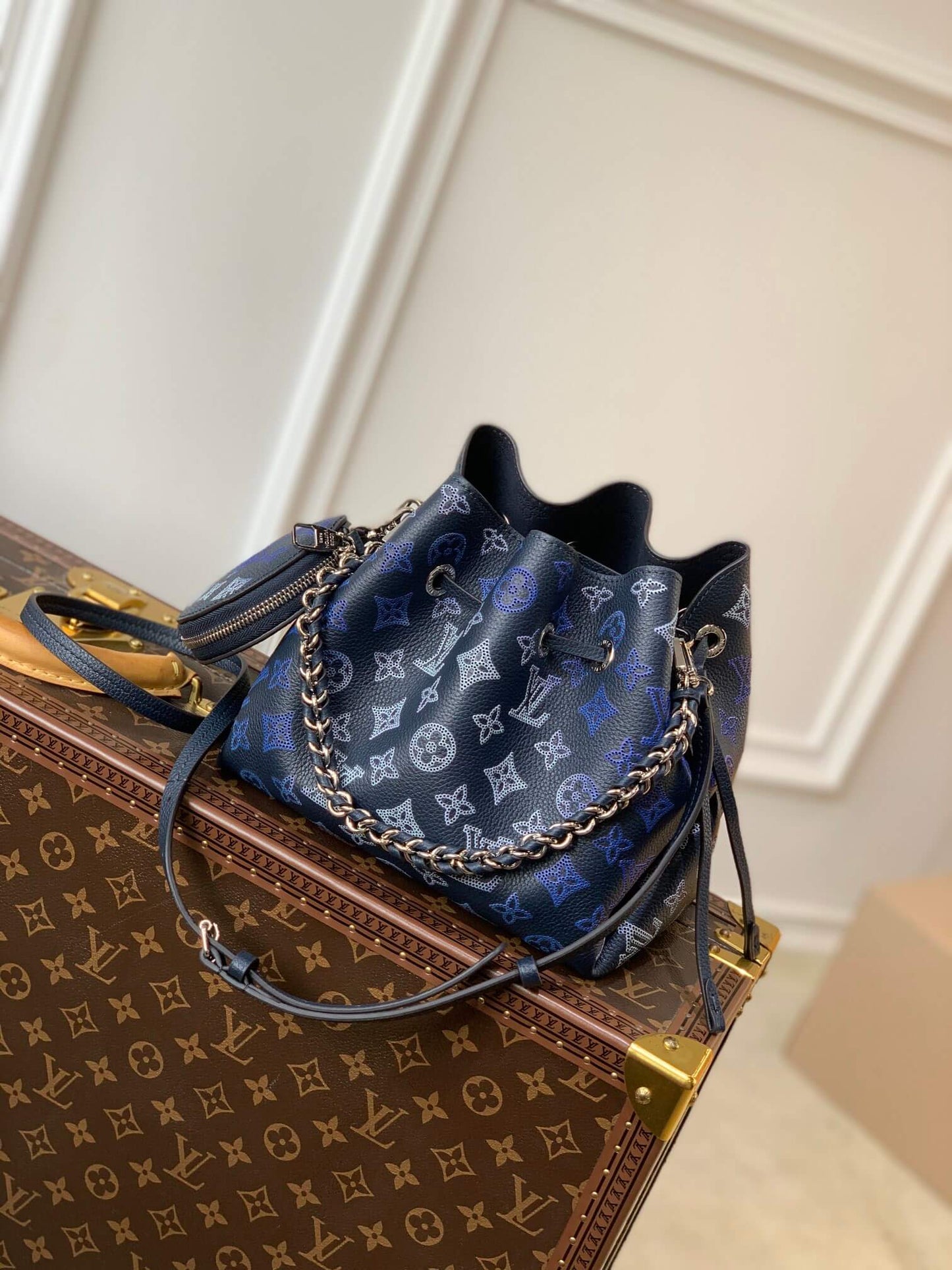 M59552 BELLA Bucket bag Monogram 19cm blue