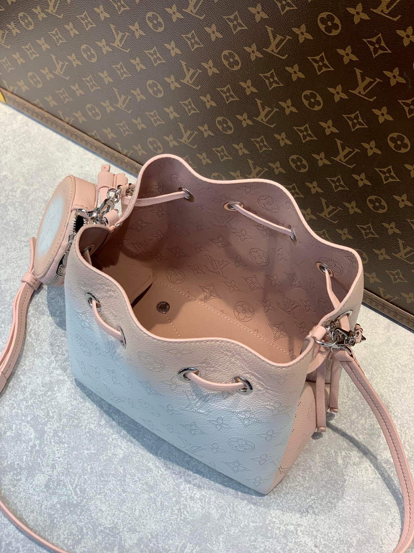 M59939 BELLA Bucket bag Monogram 19cm pink white