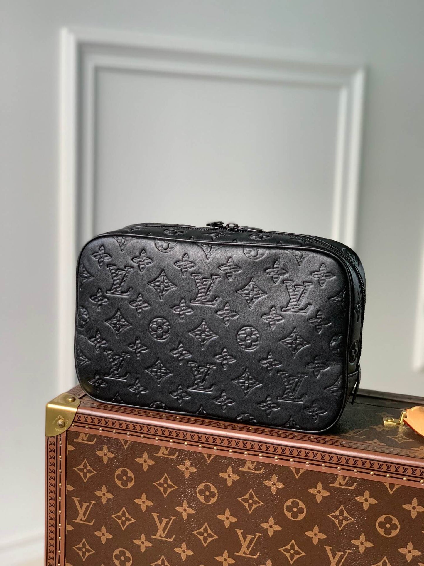 M68589 TROUSSE TOILETTE GM Monogram Shadow 26CM black