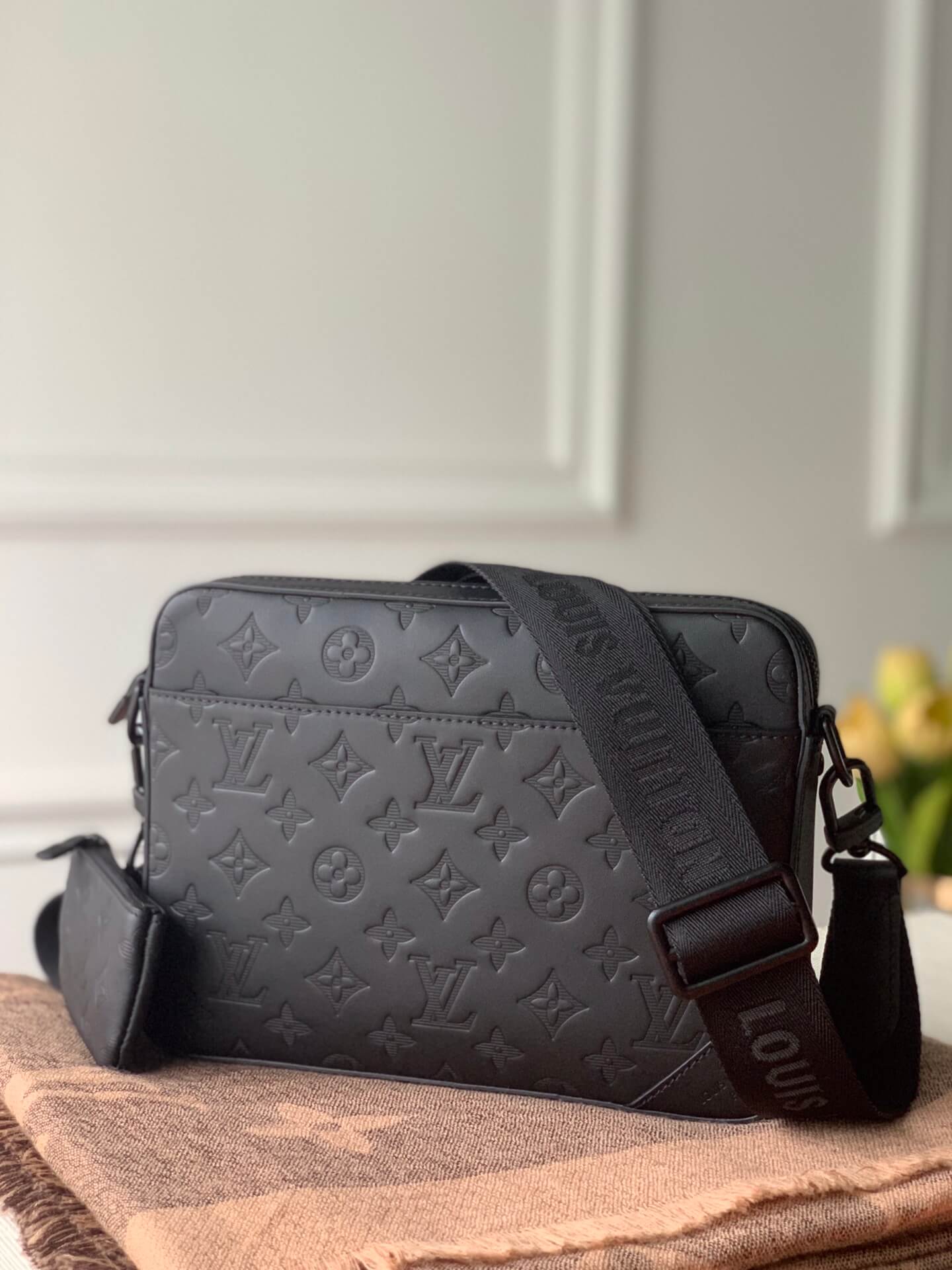 M69827 man bag SPRINTER Monogram Shadow Sac Plat black 27cm