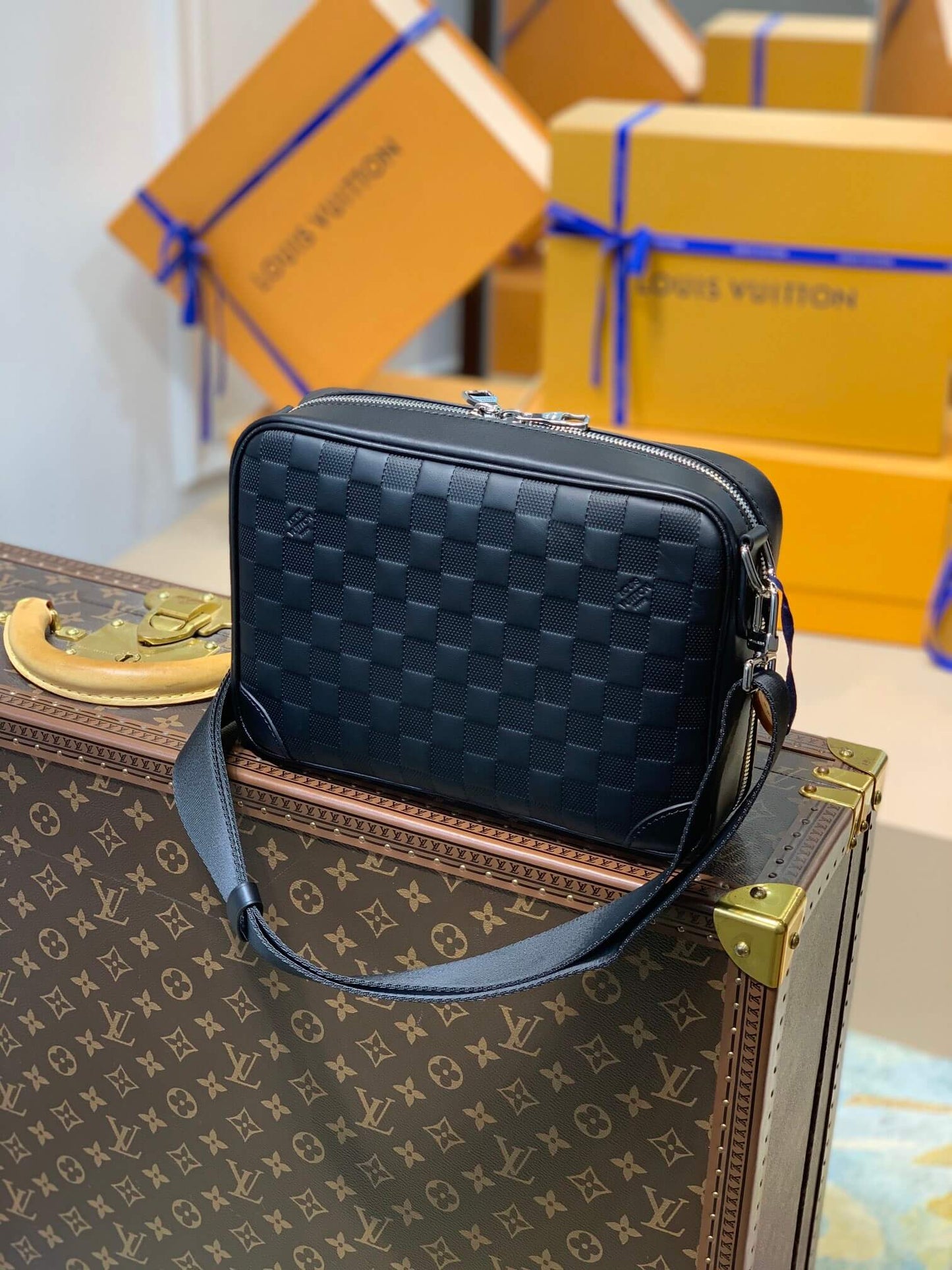 N45286 Sirius Damier Infini Onyx 27CM black