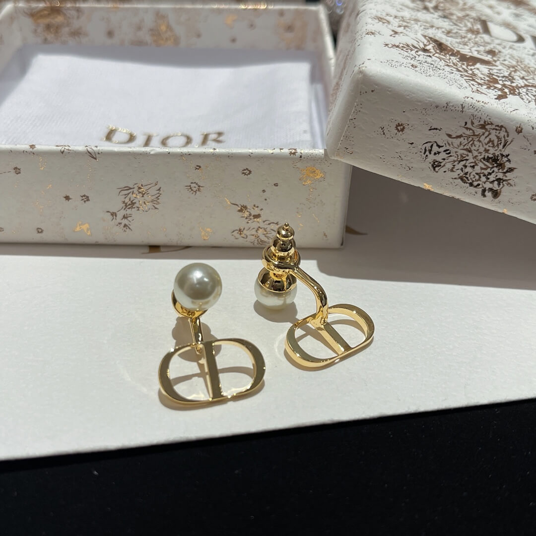 CD 061702  DO Pearl Alphabet Stud Earrings Free shipping