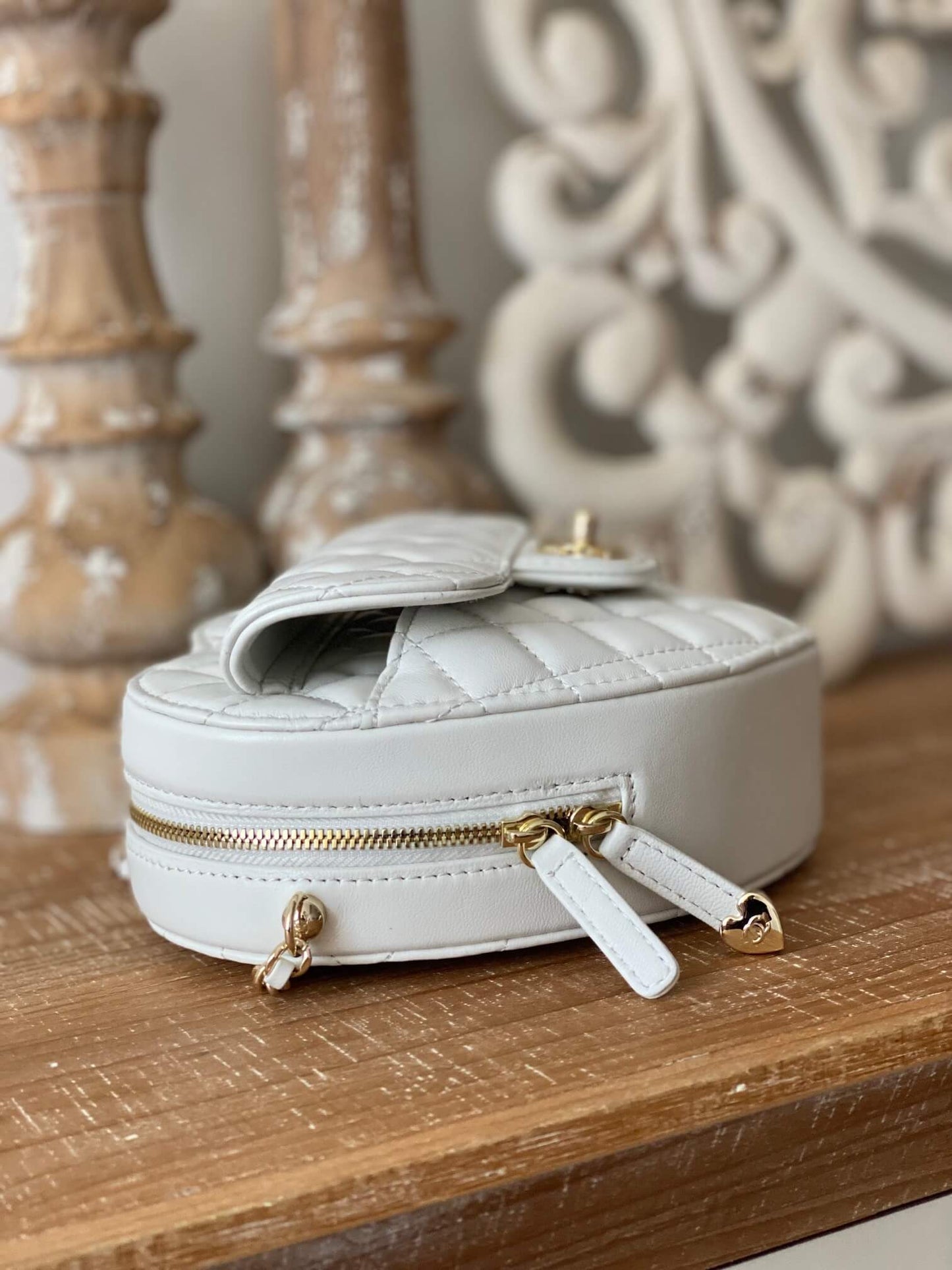 DOAS3191 shoulder bag white Leather