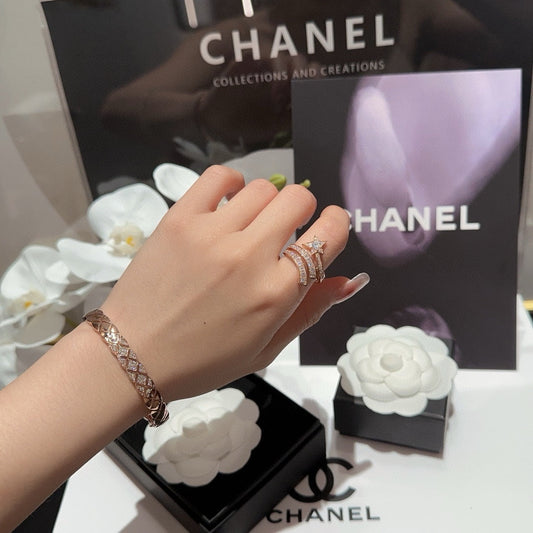 CHANEL High end Jewelry Series Diamond Bracelet with Diamonds and Checkers, High end Light Luxury Comet Diamond Ring SZC4