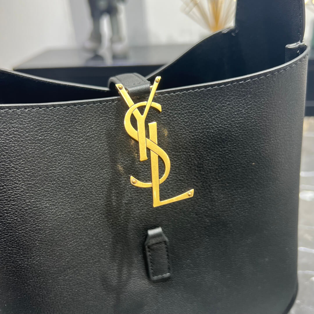 YSL 713938 CASSANDRE subaxillary bag 23cm black gold hardware